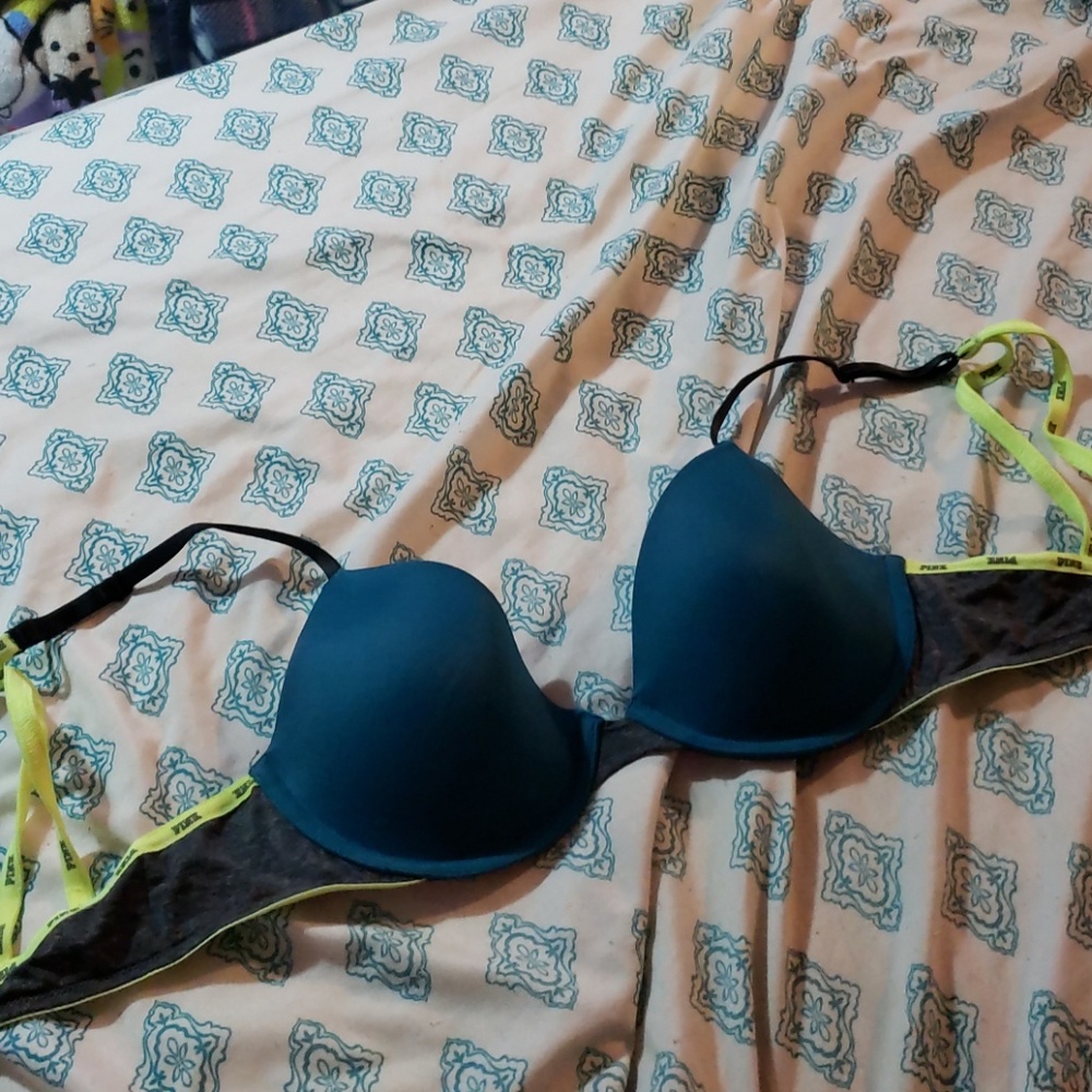 Pink t shirt bra